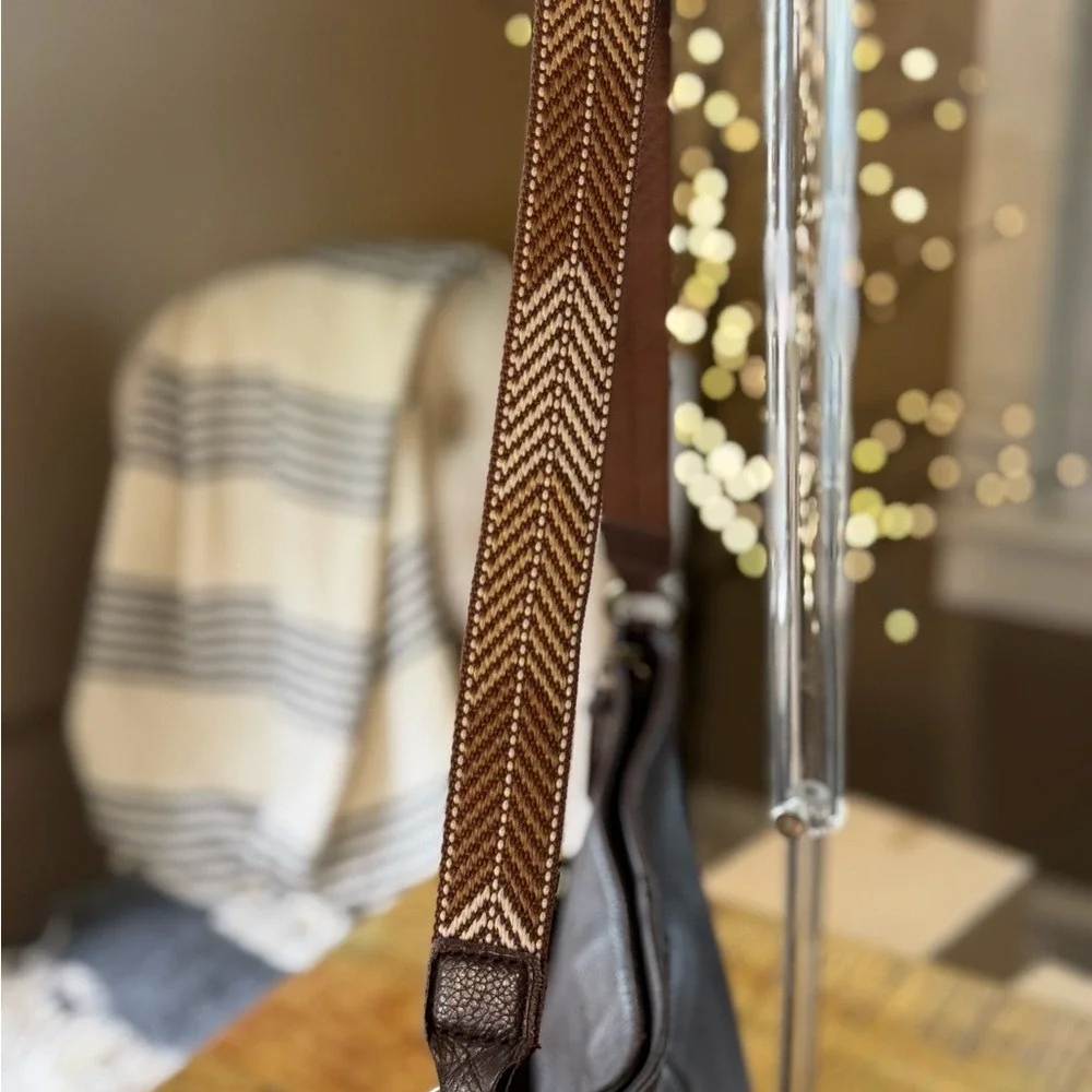 The Sak Crossbody Bag Medium Brown Excellent Pebbled Leather Chevron Strap